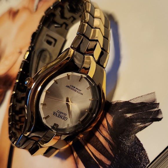 Geneva gold women's watch - Picture 5 of 12